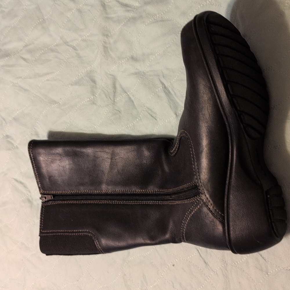 Boots - Picture 2 of 4